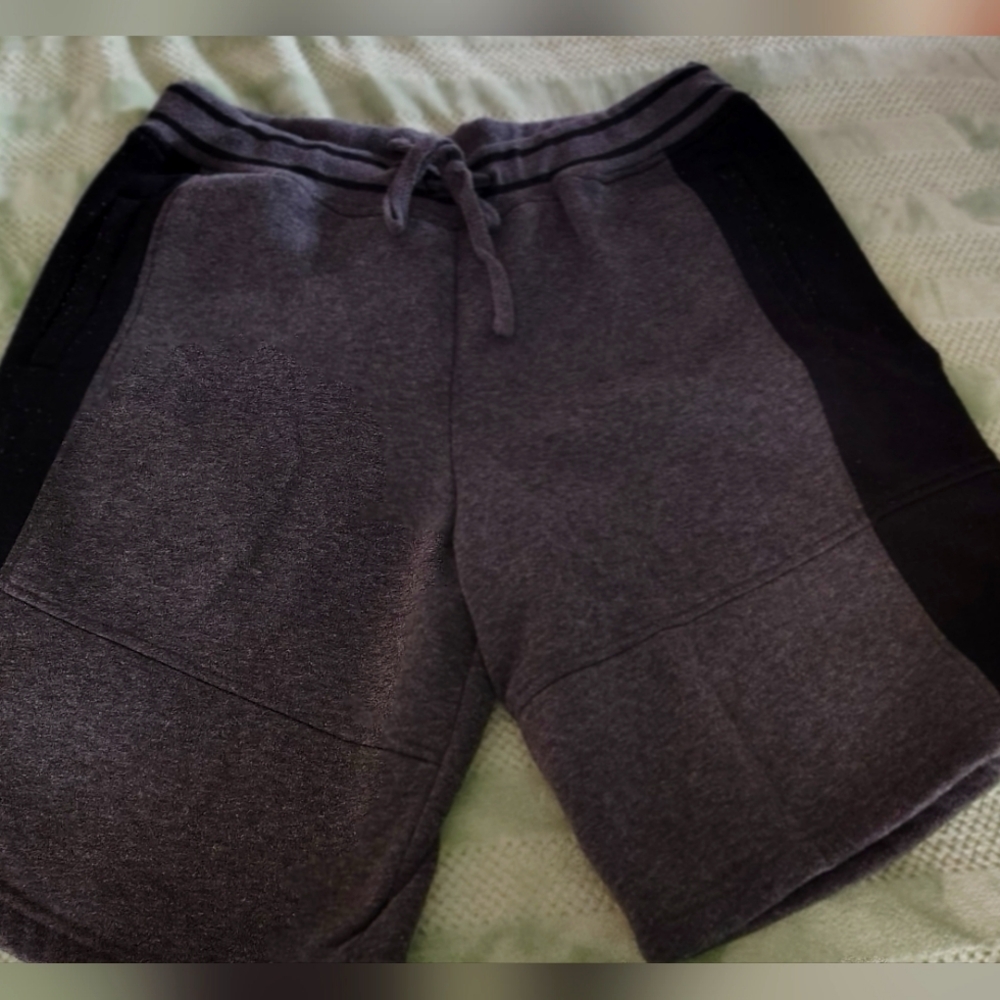 Akademiks sweat shorts